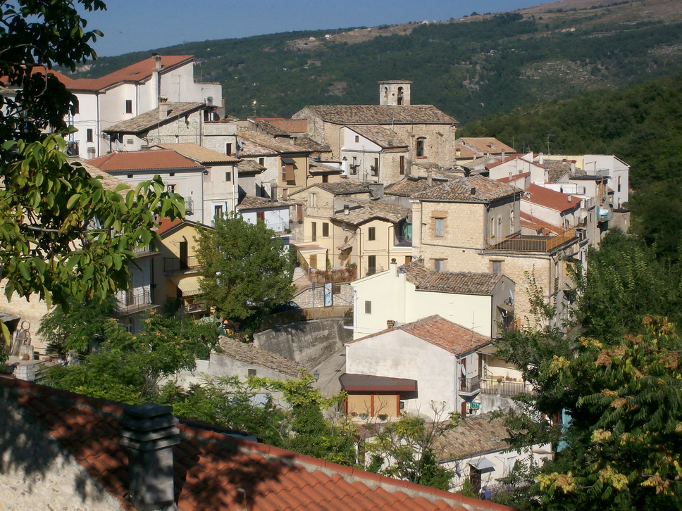 47 Abbateggio.JPG - Abbateggio (Pe), veduta da ovest